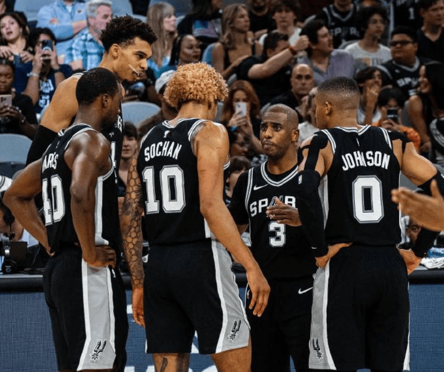 字母哥谈七连败：任何人不该只打着自己的小算盘，必须专注赢球（字母哥谈七连败：没人该只顾小算盘，必须把赢球放第一）