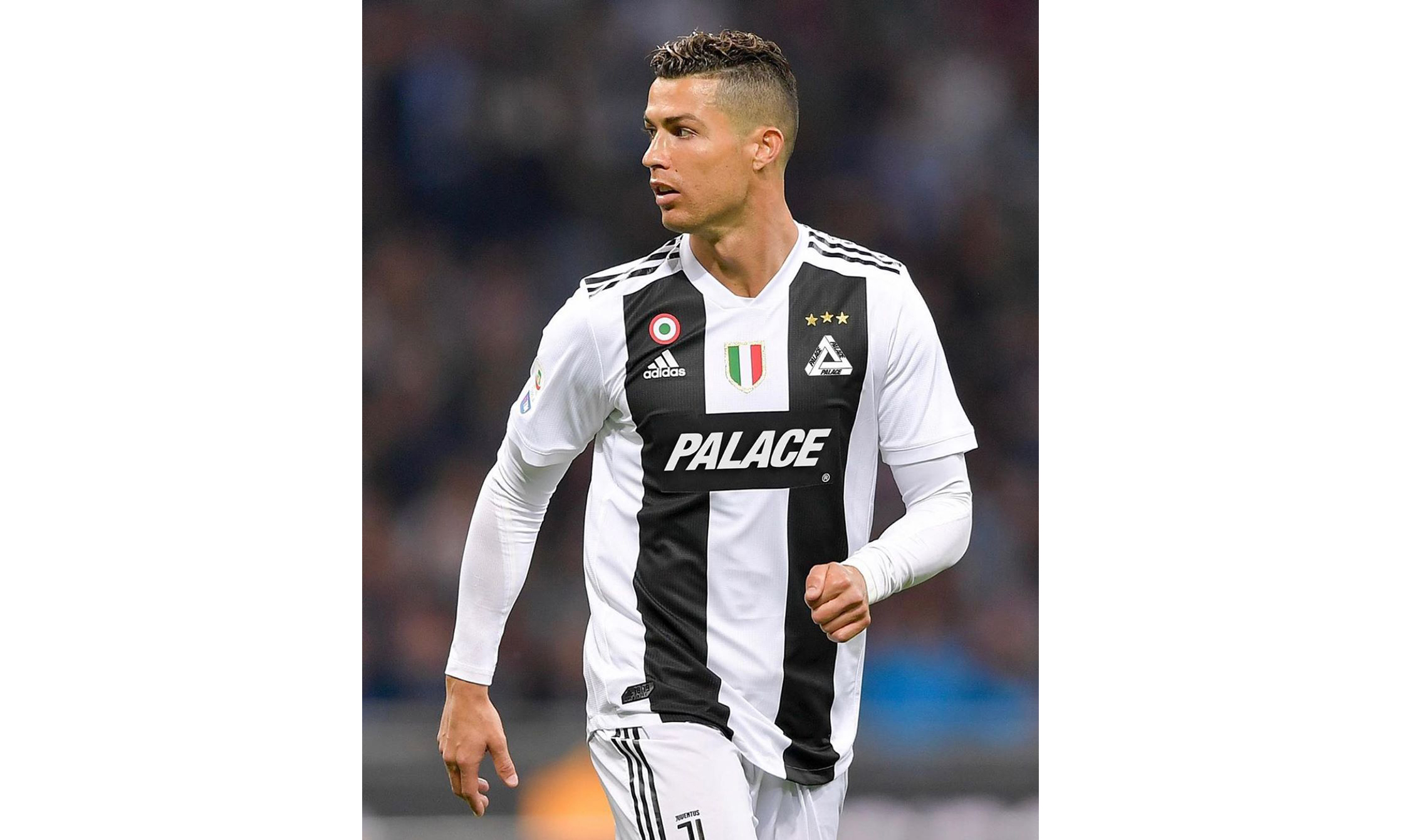 他是全场最耀眼的那个人（全场焦点尽在他一人）