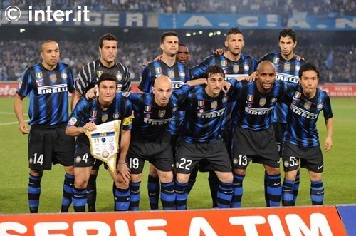 门将精彩救险，引领球队渡过危机（门将神扑救主，带队化险为夷）