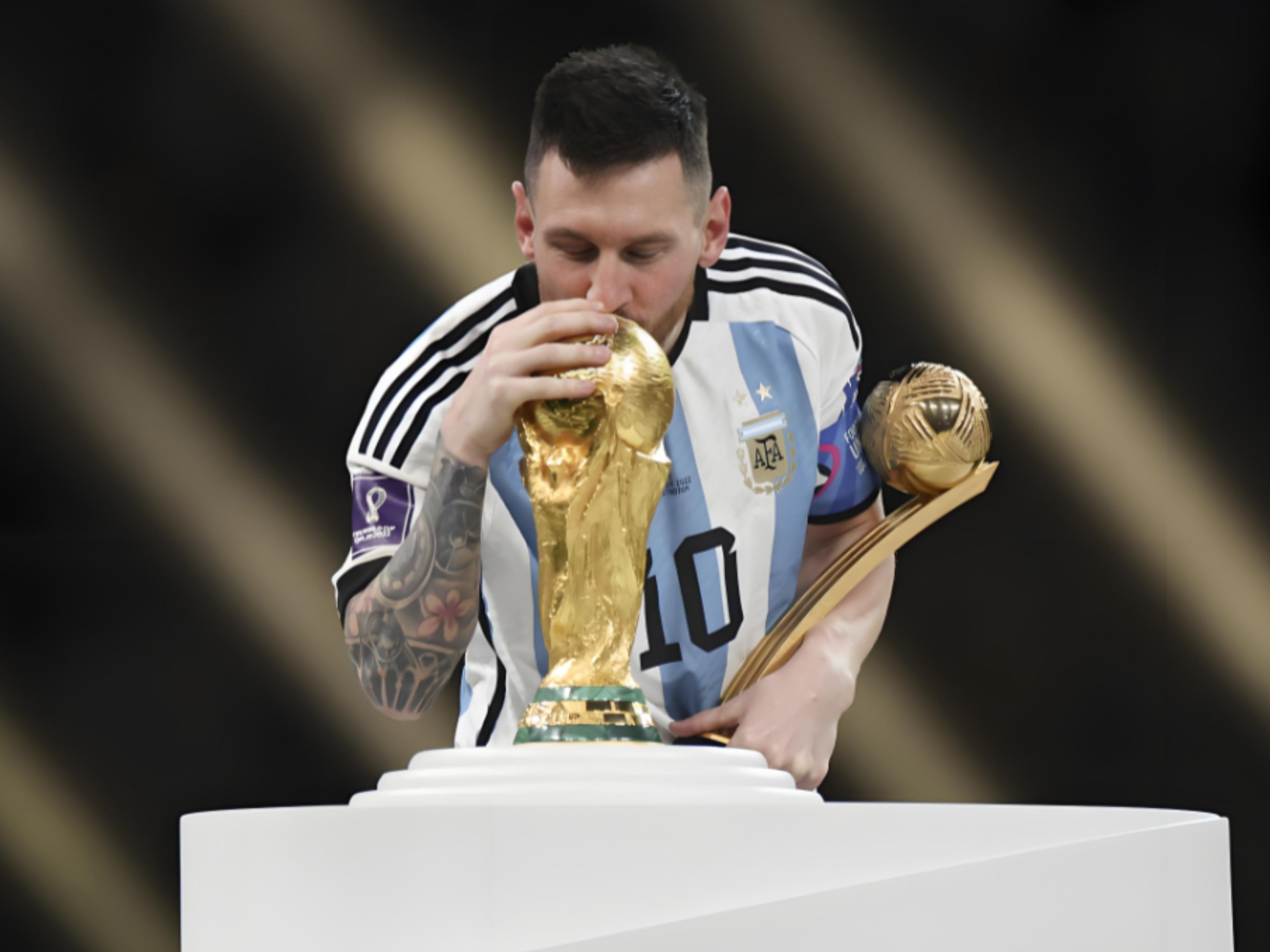 每体：巴萨仍未对莱万做决定，在关注小蜘蛛、凯恩、吉拉西等（每体：巴萨尚未敲定莱万去留，正考察小蜘蛛、凯恩、吉拉西等）