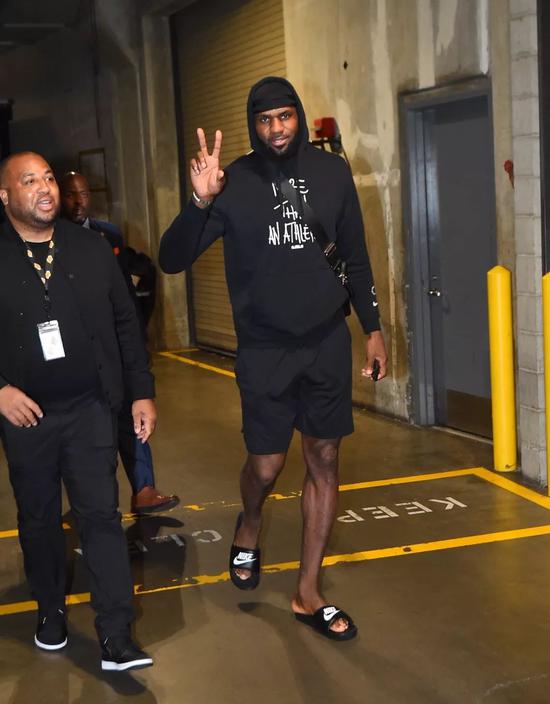 篮球火箭球员连续三场命中关键投篮（火箭球员三场连中关键投篮）