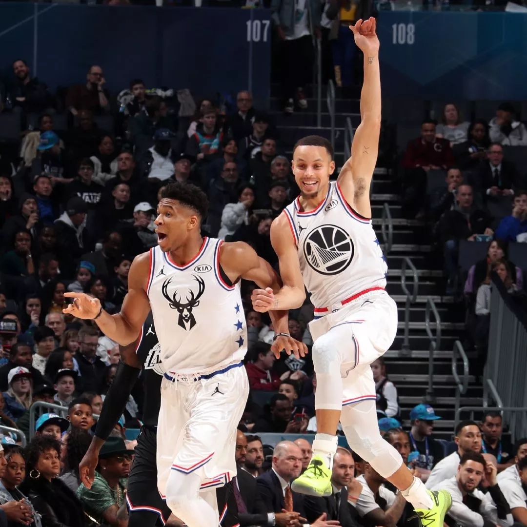 克拉克斯顿赛季第2次三双，本赛季唯二多次拿下三双的中锋（克拉克斯顿本季再拿三双，成为赛季仅两位多次三双的中锋之一）