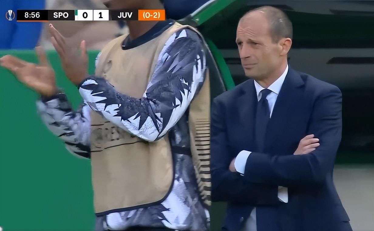 队友为他让球点，暖心瞬间（队友把点球机会让给他，暖心一幕）