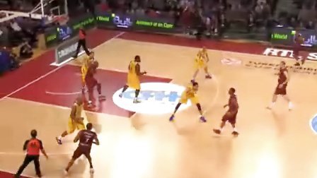 状态不俗！王浩然首节5中4拿到9分4板1助（手感火热！王浩然首节5投4中砍下9分4篮板1助攻）