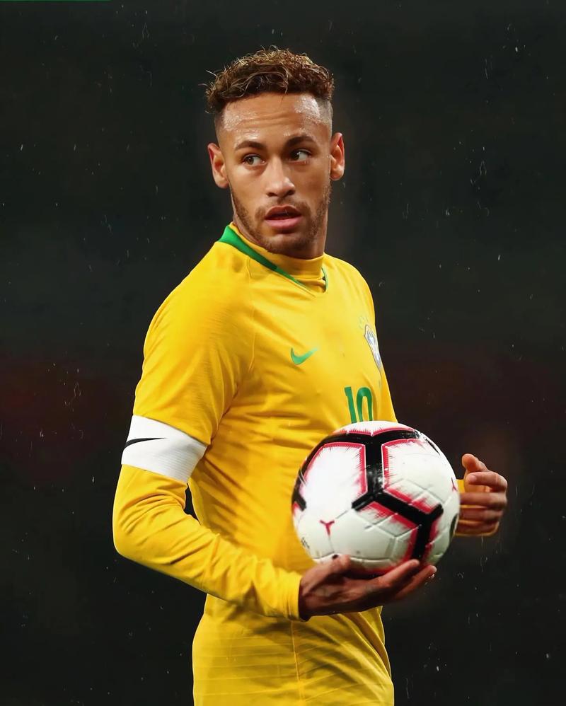 翻修球场，“连滚带爬”为的是“从从容容”（修缮球场，眼下“快马加鞭”，只为将来“从容不迫”）