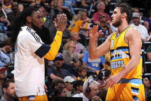 孔帕尼谈乌尔比希：他从诺伊尔身上学到了很多，正在稳步成长（孔帕尼：乌尔比希从诺伊尔身上获益良多，正稳步提升）