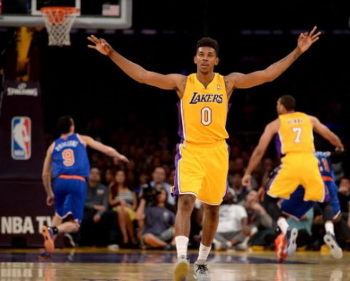 坎波斯：2年前扎伊尔&马尤卢数学课后踢欧冠，皇社总监很震惊（坎波斯透露：两年前扎伊尔与马尤卢刚下数学课便出战欧冠，皇社总监大为震惊）