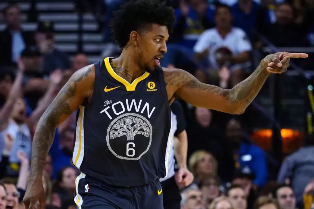 乒乓球混团世界杯｜国乒8比2击败法国队豪取六连胜（混团世界杯：国乒8-2力克法国，豪取六连胜）