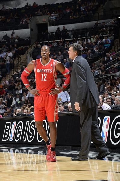 马绍尔半场高效表现，助力球队领先（马绍尔上半场高效发挥，带队取得领先）